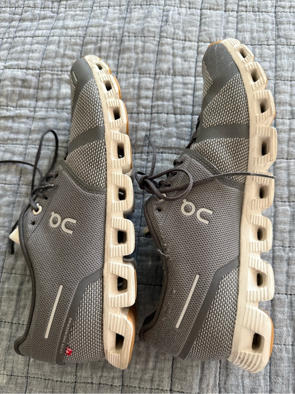 On Running Cloud 5 sneakers in Grey